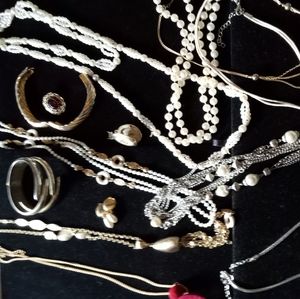 Lot of vintage jewelry
